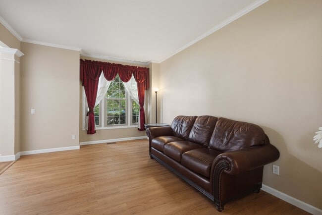 Building Photo - 44525 Fenwick Dr