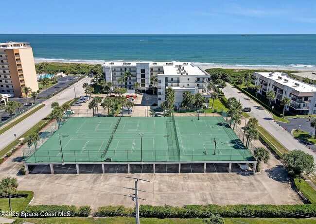 Foto del edificio - 7400 Ridgewood Ave