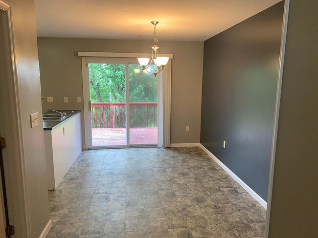 Building Photo - 751 Merlins Way