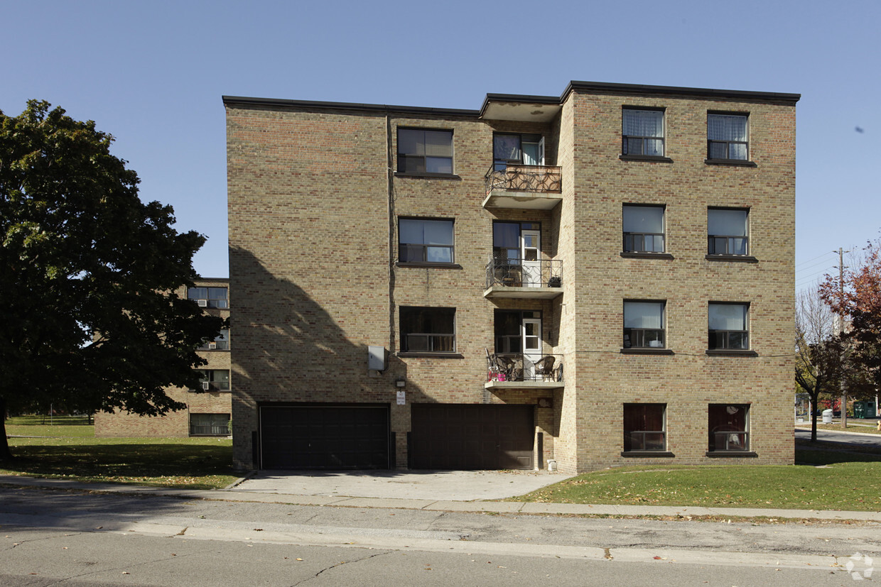 Building Photo - 2 Kinsdale Ln