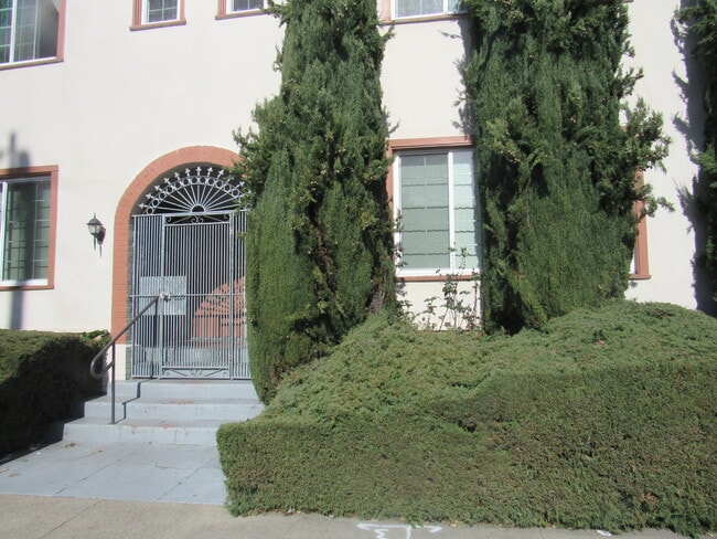 Building Photo - 600 51st St