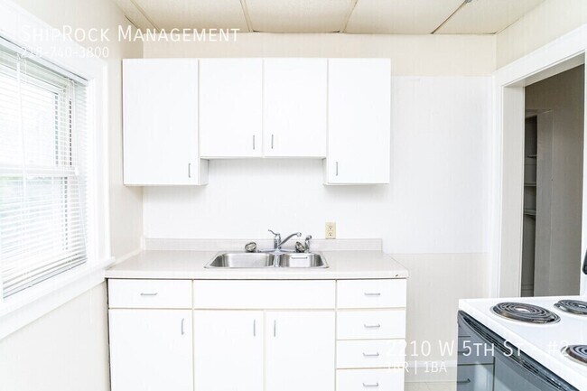 Foto del edificio - 2210 W 5th St