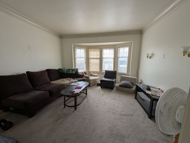 Foto del edificio - 3246-3246 N Oakland Ave