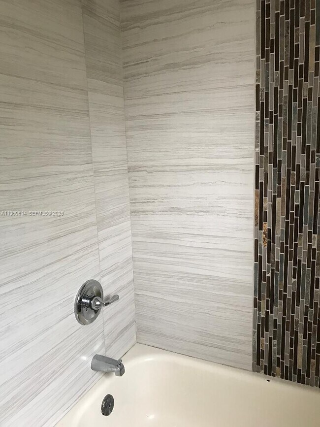 Foto del edificio - 5988 SW 8th St