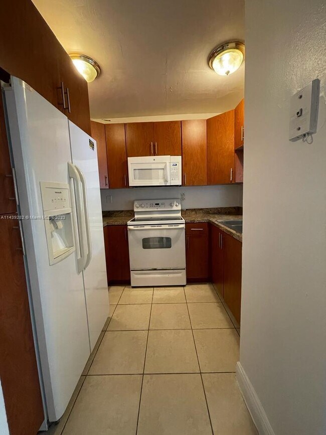 Building Photo - 494 NW 165th St
