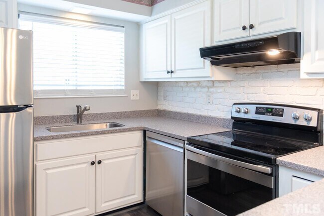 Building Photo - 7126 Longstreet Dr