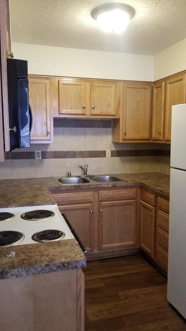 Building Photo - 3212 Springfield Dr