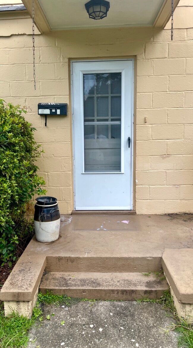 Building Photo - VP Real Estate 21