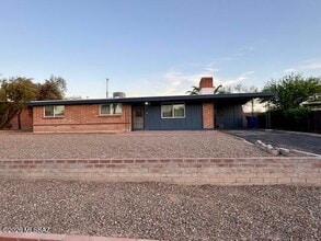 Building Photo - 6940 E Julia St