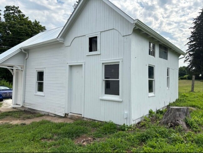 Building Photo - Newly Remodeled house - Available now
