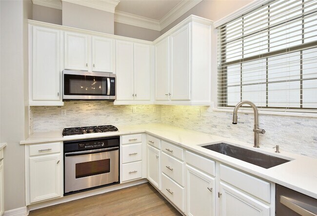 Foto del edificio - 118 Drew St