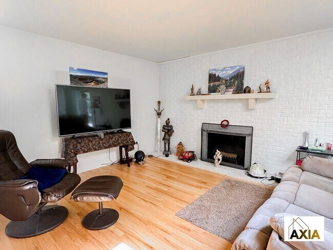 Foto del edificio - Spacious Home Right on the Park!