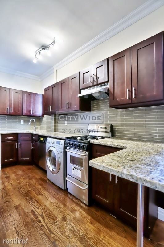 Primary Photo - 320 E 71st St
