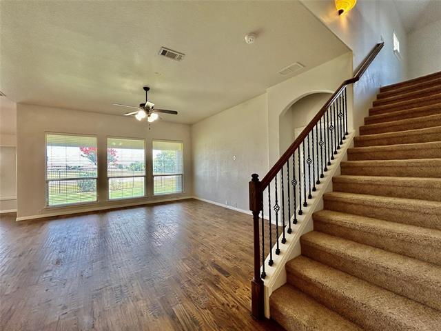 Foto del edificio - 511 Carnation Ln