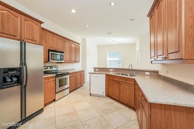 3 br, 3 bath House - 14781 Royal Oak Ct UNIT photo'