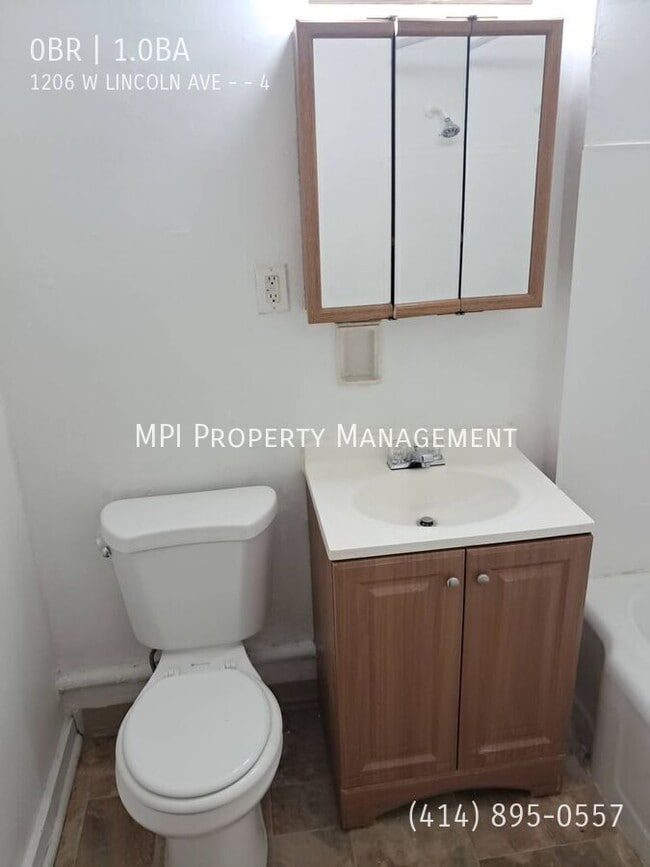 Foto del edificio - 1206 W Lincoln Ave