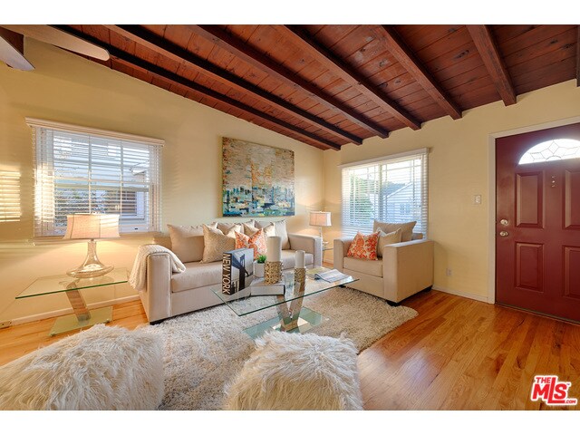 Living room - 3858 Goldwyn Ter