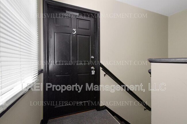 Foto del edificio - 2423 Lindsay Ave