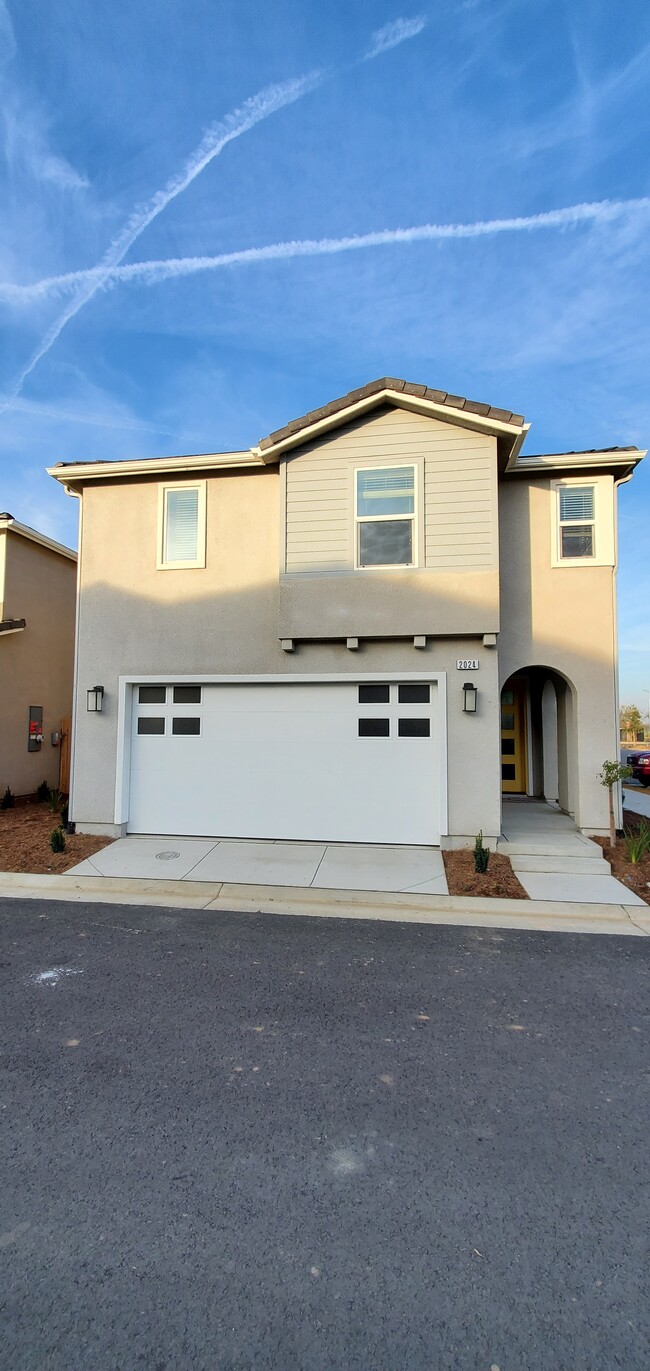 Building Photo - 2024 Walker Ln