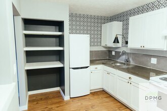 Building Photo - 326 E Hillsdale St