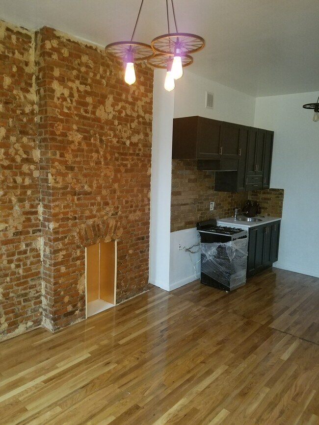 Foto del edificio - 389 Madison St