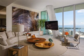 Building Photo - 2675 S Bayshore Dr