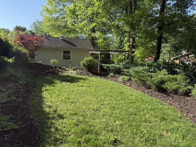 Foto del edificio - 2901 Lindsay Ave