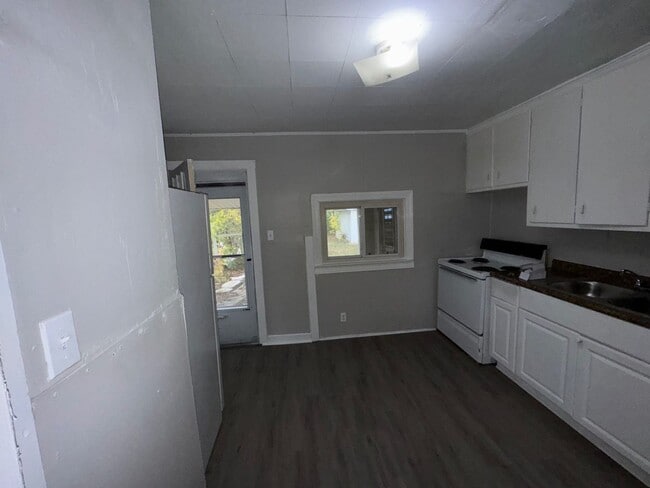 Building Photo - 117 W 30th St