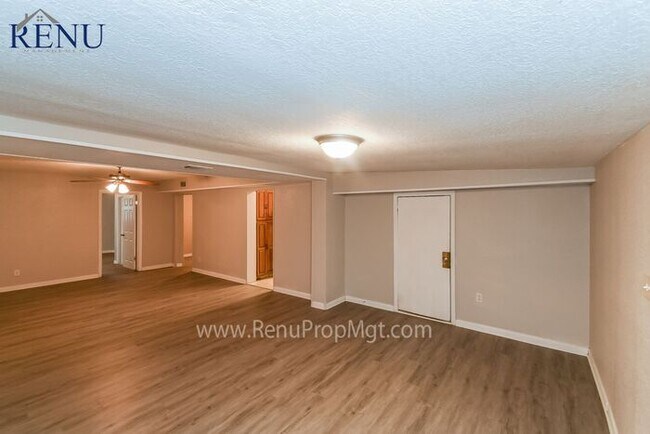 Foto del edificio - Spring Special: 50% off your first month! ...