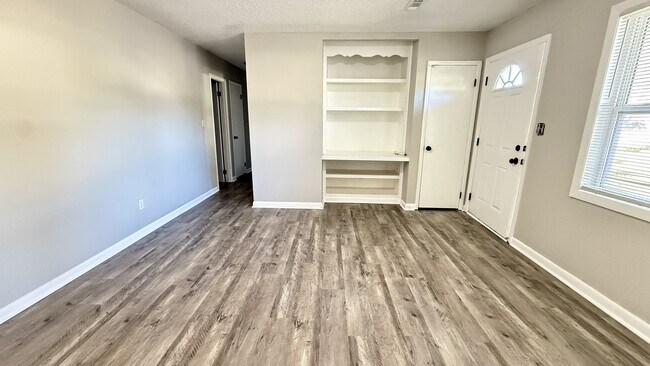 Foto del edificio - 2432 Yorkshire Dr SW