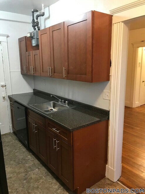 Building Photo - 231 Park Dr