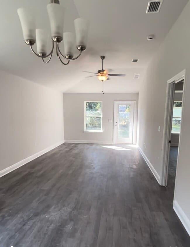 Foto del edificio - 7077 Sonny Dr