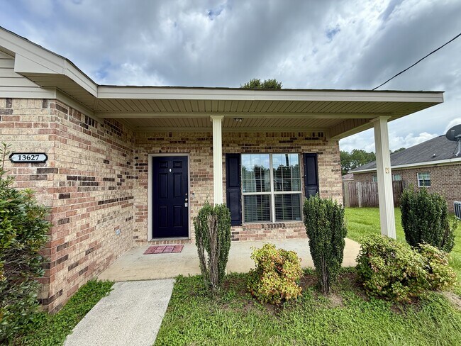 Foto del edificio - 13627 Catahoula Dr S