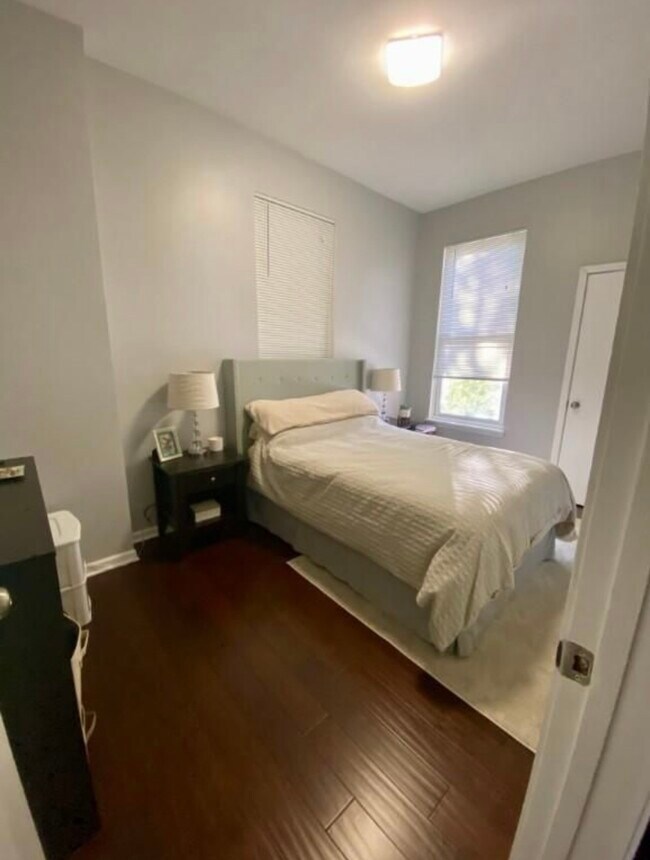 Foto del edificio - 1225 W Erie St