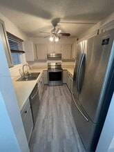 Building Photo - 454 N Laurel Dr