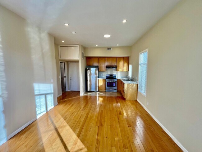 Foto del edificio - CHARMING RICHMOND 1 BED WITH INCREDIBLE VIEWS!!!
