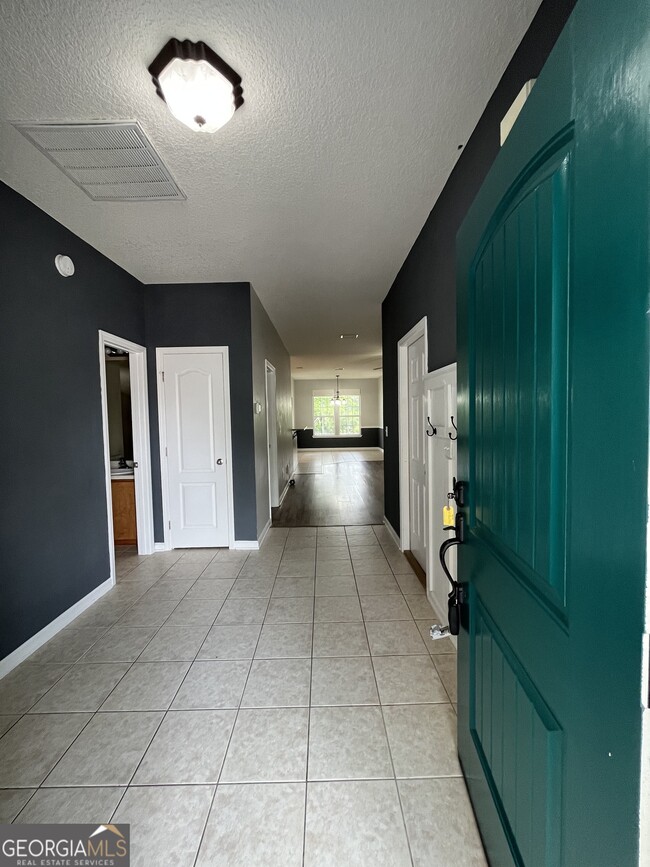 Building Photo - 227 Royal Palms Ave