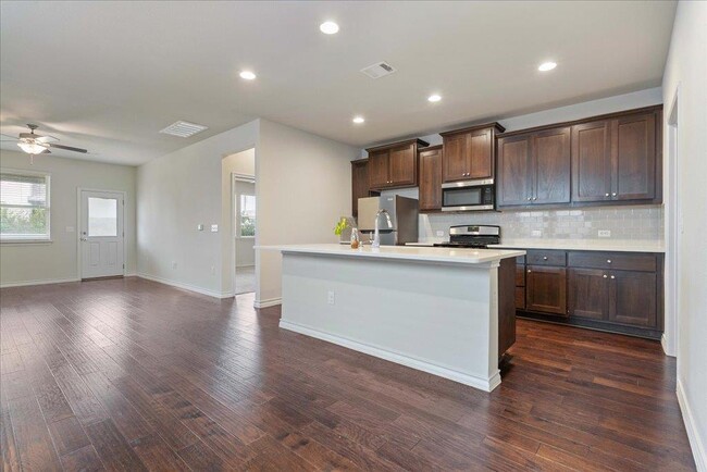 Building Photo - 7617 Saginaw Dr