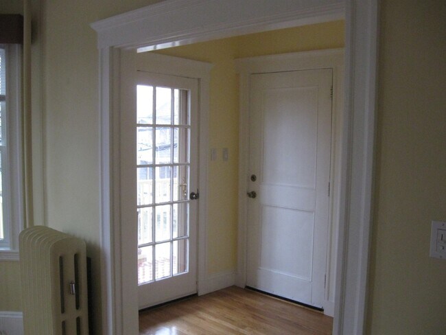 Building Photo - 84 Standish St