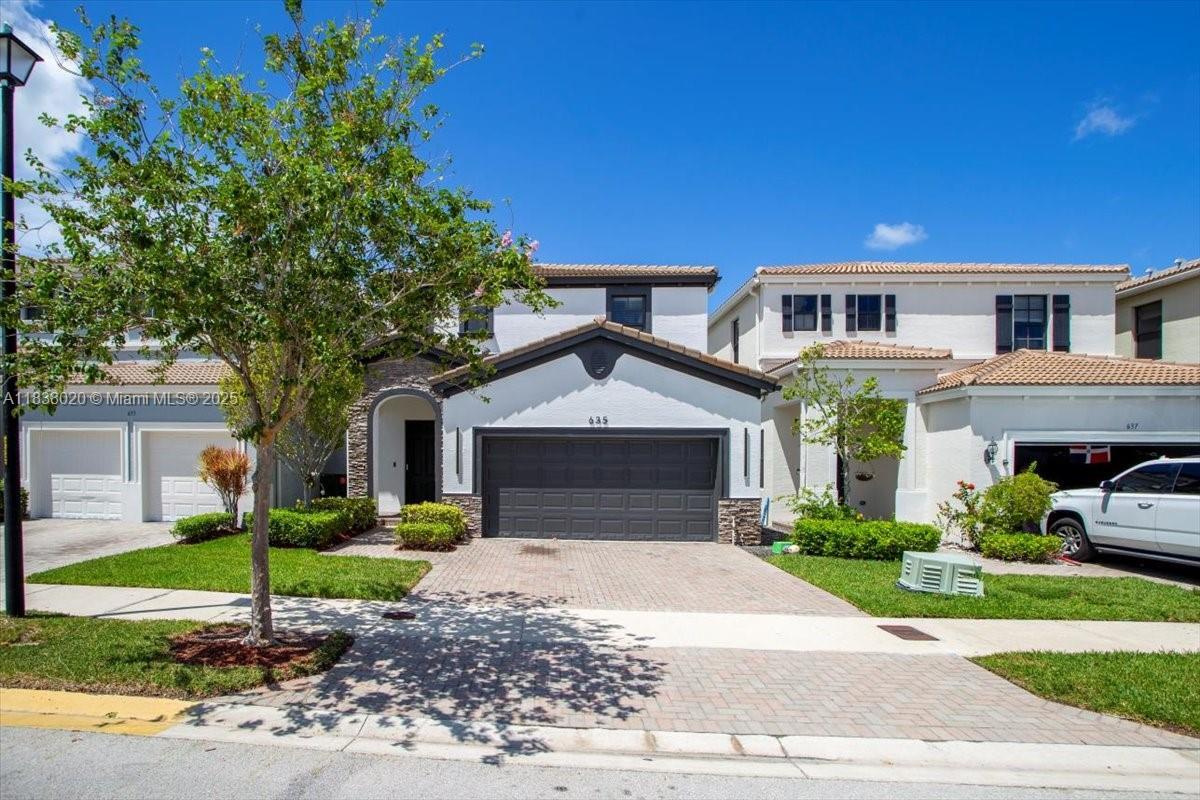 Foto principal - 635 NE 191st Terrace