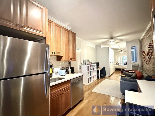 Foto del edificio - 516 E 84th St
