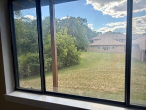 Building Photo - 305 Trailside Way