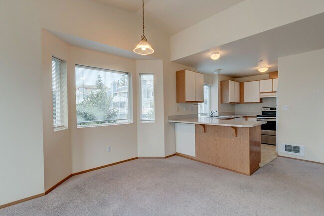 Building Photo - 2 Bed 2 Bath Point Of View Condo