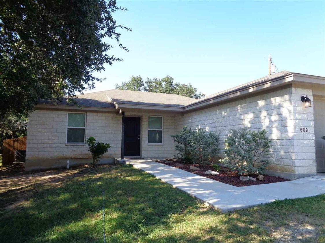 Primary Photo - 608 E Pecan St