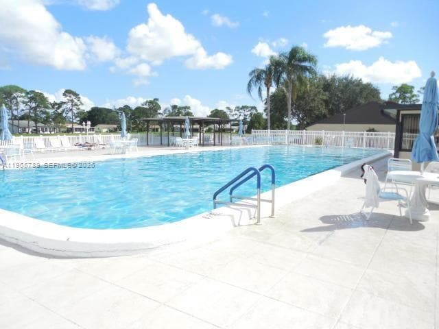 Foto del edificio - 441 Pine Glen Ln