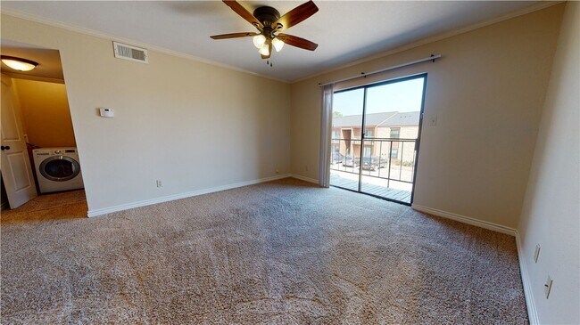 Foto del edificio - 904 University Oaks Blvd