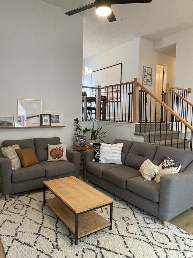 Gran sala frontal - 8625 NE 112th St