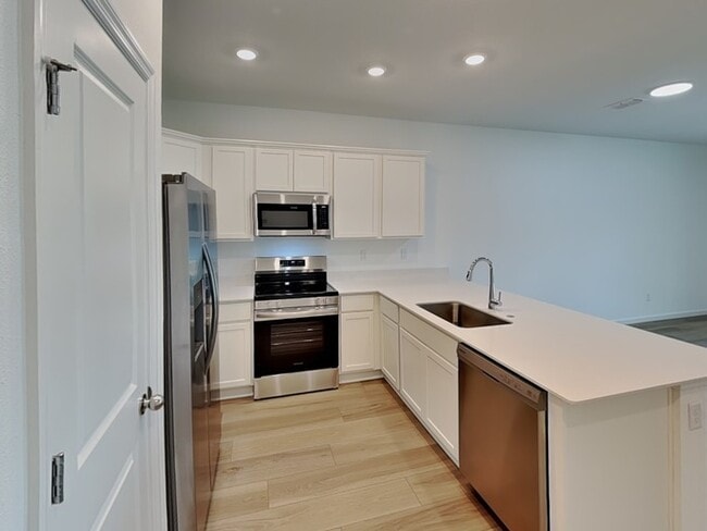 Building Photo - 590 Holly Lks Dr