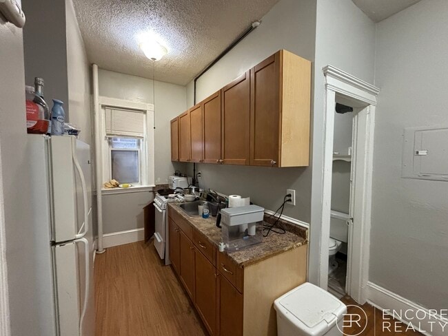 Building Photo - 463 Park Dr