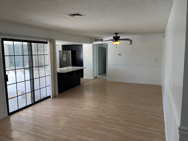 Building Photo - 3019 West Myrtle Ave